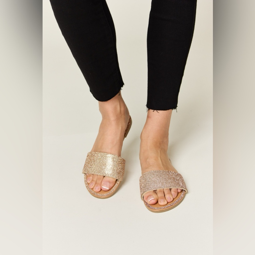 WILD DIVA Rhinestone Open Toe Flat Sandals